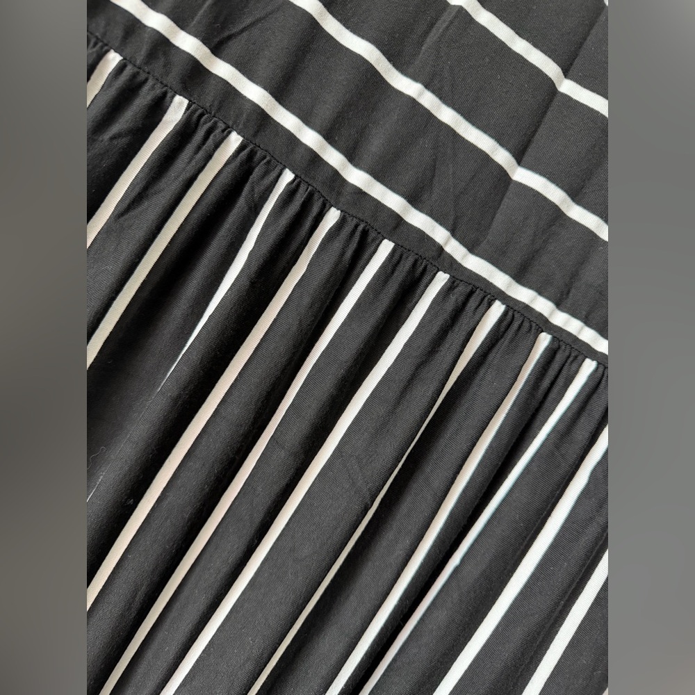 Sleeveless Black & White Striped Maxi Dress - Picture 4 of 11